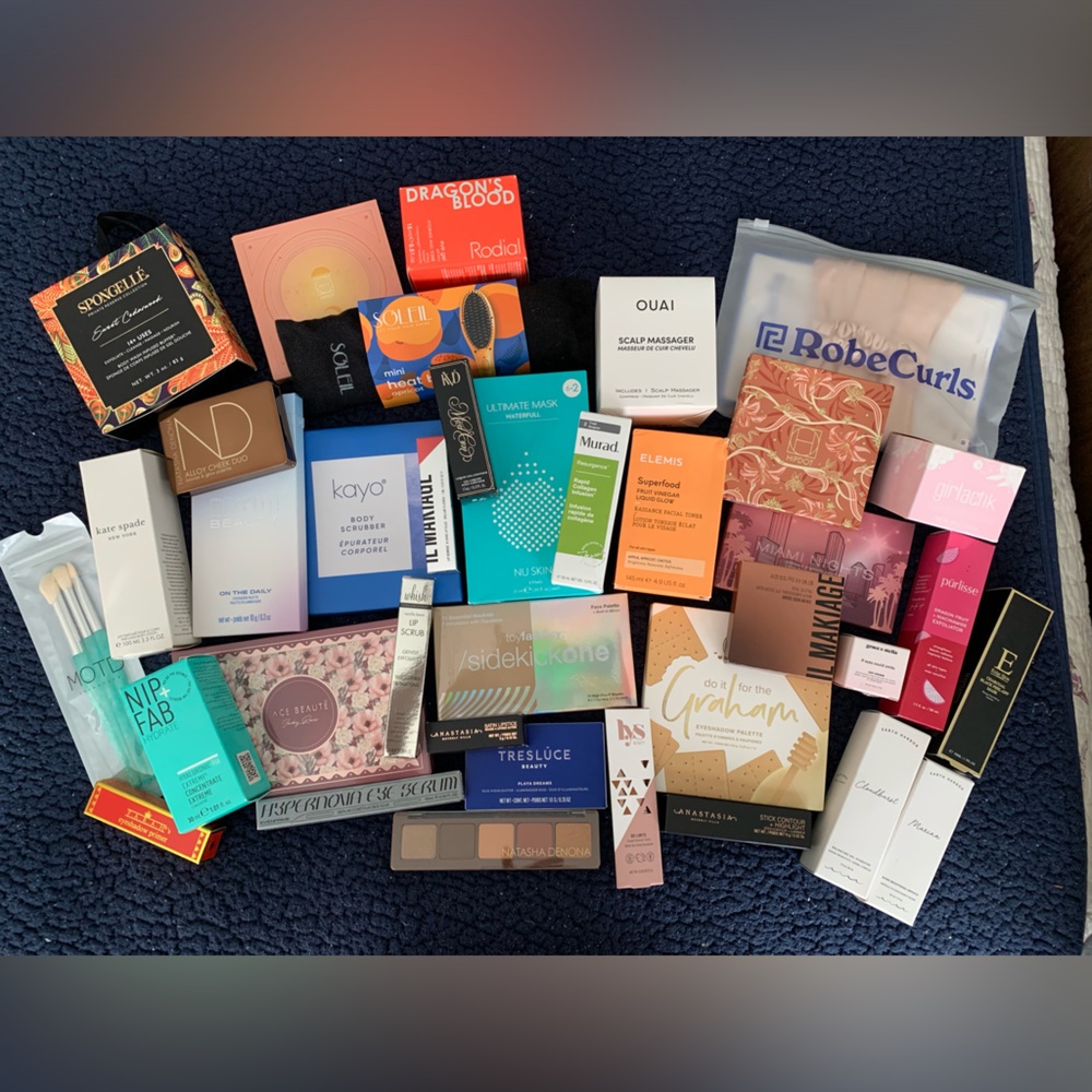 Huge lot of FabFitFun and Ipsy beauty products ! Over 30 items!!!